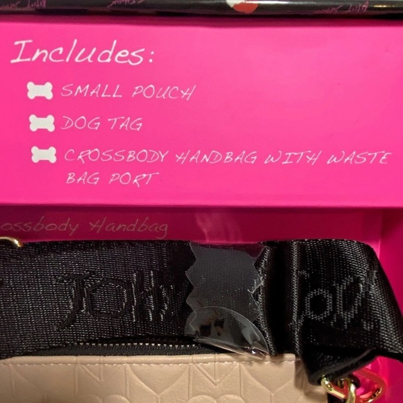 💜 Betsey Johnson Pet 3PcSet CrossbodyBag,Dog CollarTag & Keychain Pouch GiftSet - Picture 5 of 10